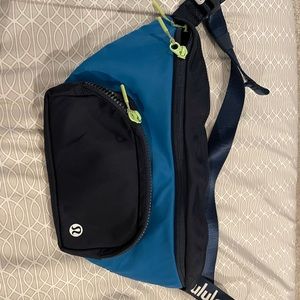 The rest is Written belt bag 3L